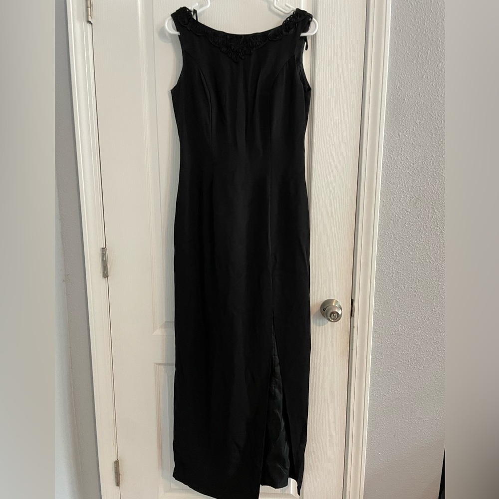 EUC Women's Long Black Evening Gown Size 9-10 Dave and Johnny Lace Classic